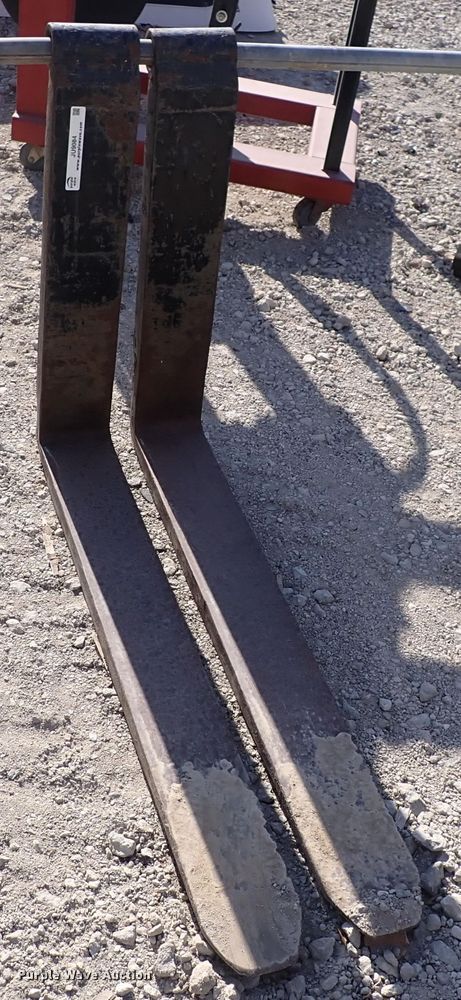 image for item JU9084 48" L loader forks