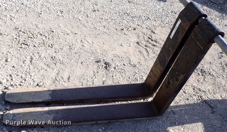 image for item JU9084 48" L loader forks
