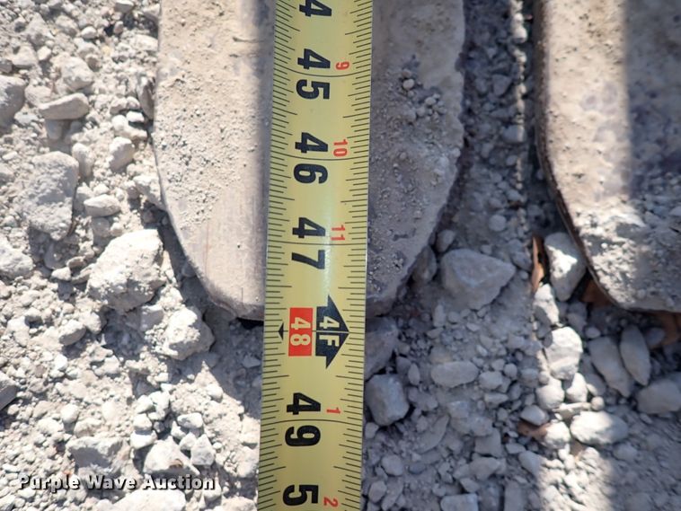 image for item JU9084 48" L loader forks