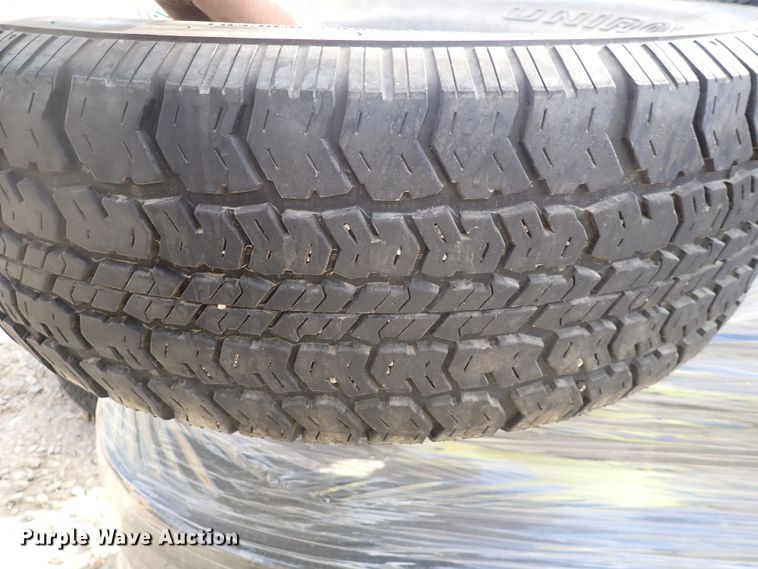 image for item JU9090 (17) tires