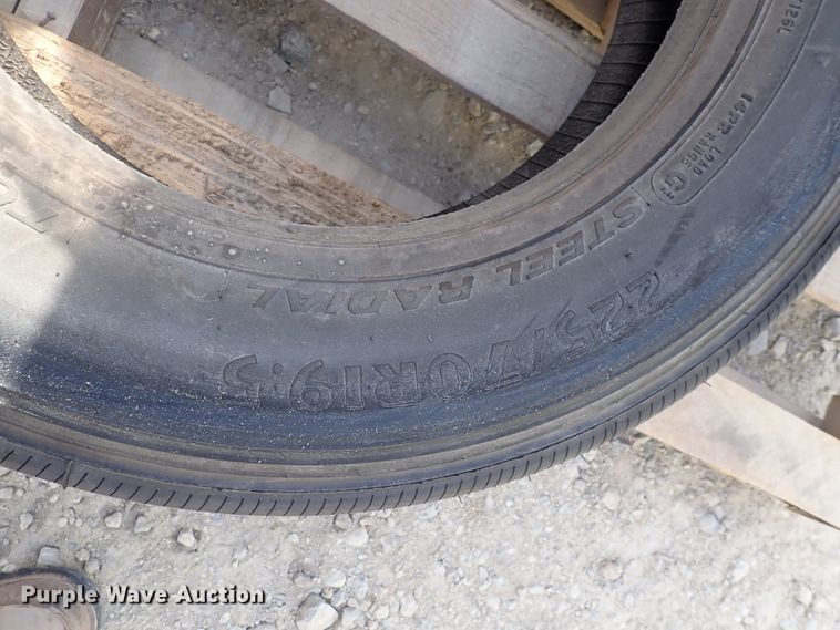 image for item JU9090 (17) tires