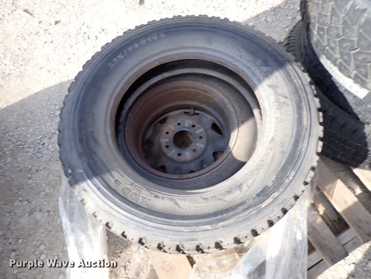 image for item JU9090 (17) tires