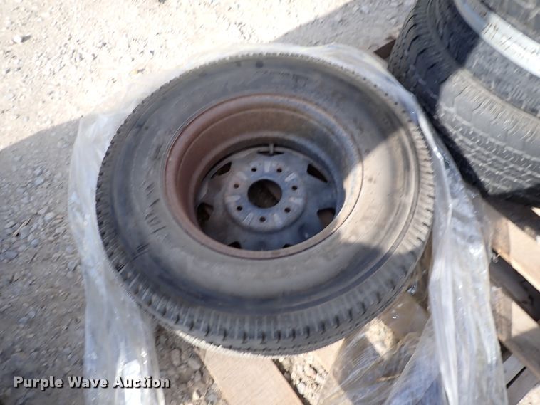 image for item JU9090 (17) tires