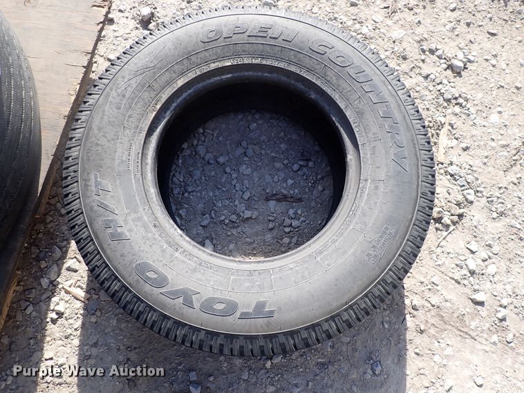 image for item JU9090 (17) tires