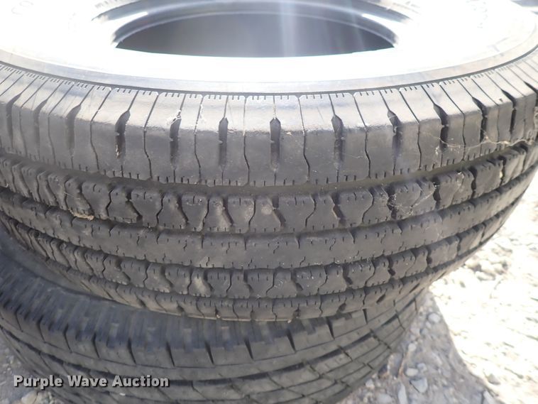 image for item JU9090 (17) tires