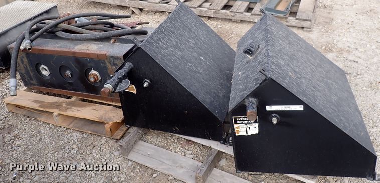 image for item JU9098 (3) hydraulic fluid tanks