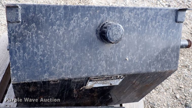 image for item JU9098 (3) hydraulic fluid tanks