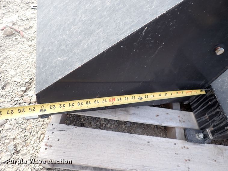 image for item JU9098 (3) hydraulic fluid tanks