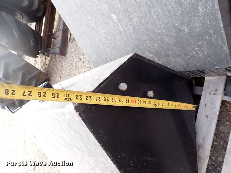 image for item JU9098 (3) hydraulic fluid tanks