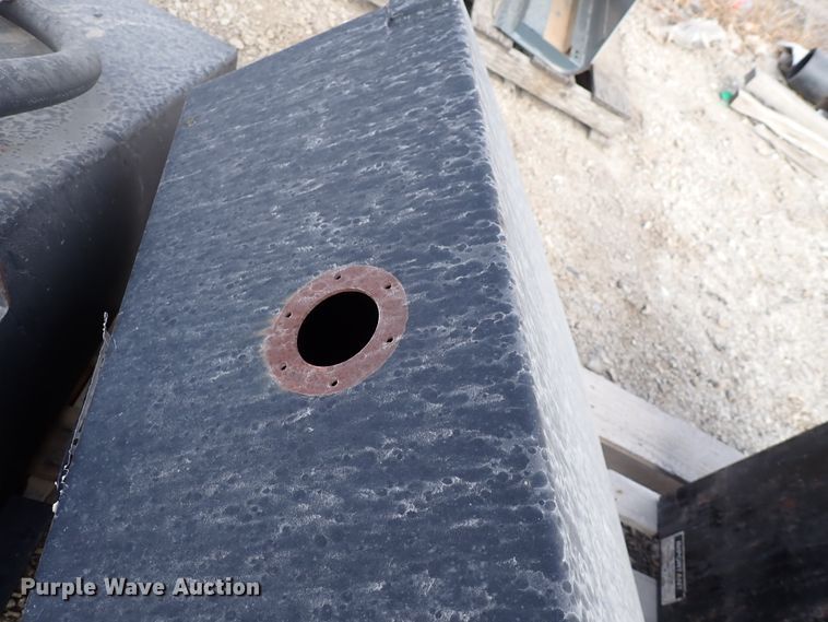 image for item JU9098 (3) hydraulic fluid tanks