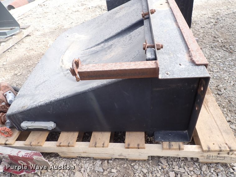 image for item JU9098 (3) hydraulic fluid tanks