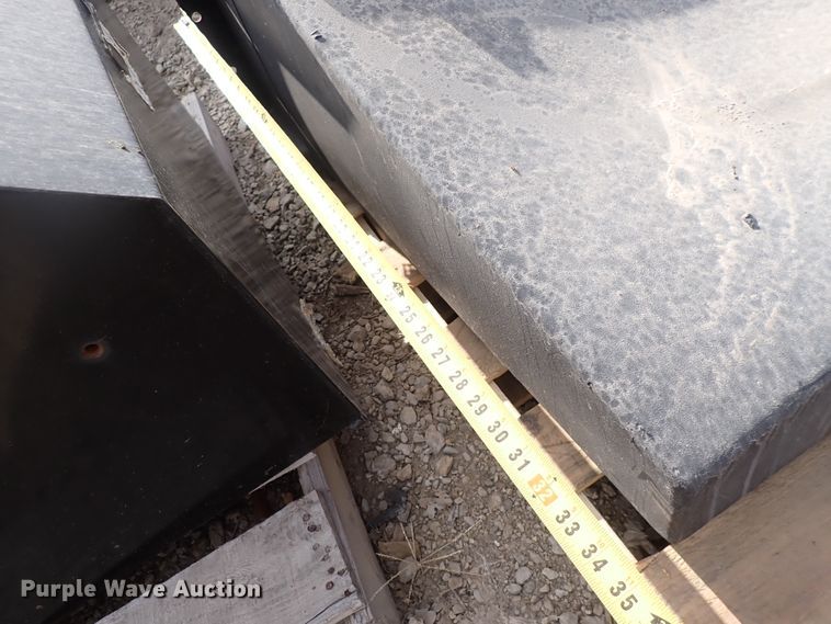 image for item JU9098 (3) hydraulic fluid tanks