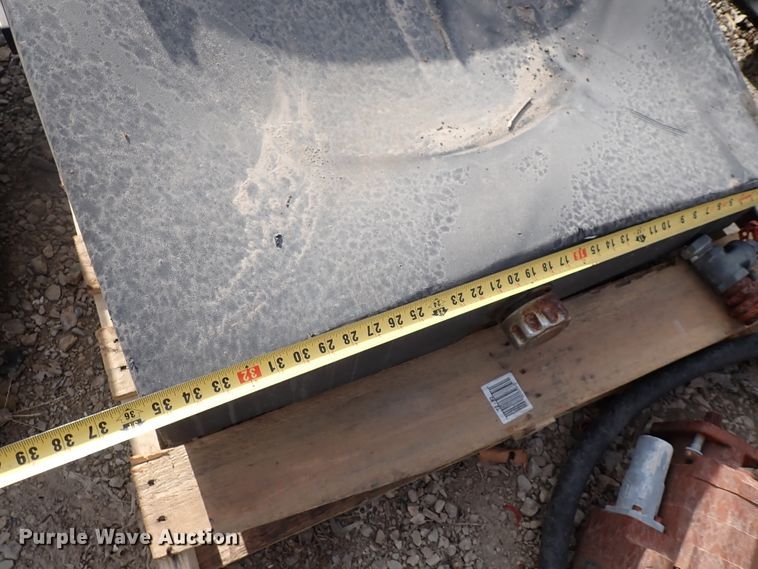 image for item JU9098 (3) hydraulic fluid tanks