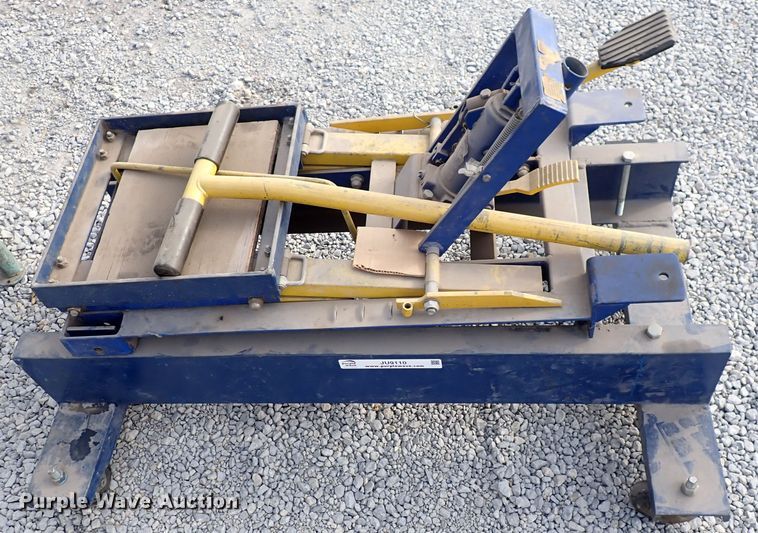 image for item JU9110 Goodyear 35418  motorcycle/ATV lift