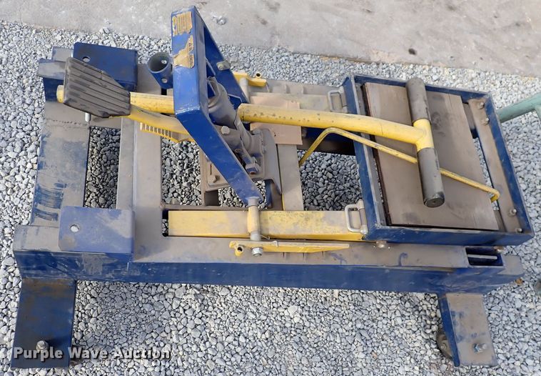 image for item JU9110 Goodyear 35418  motorcycle/ATV lift