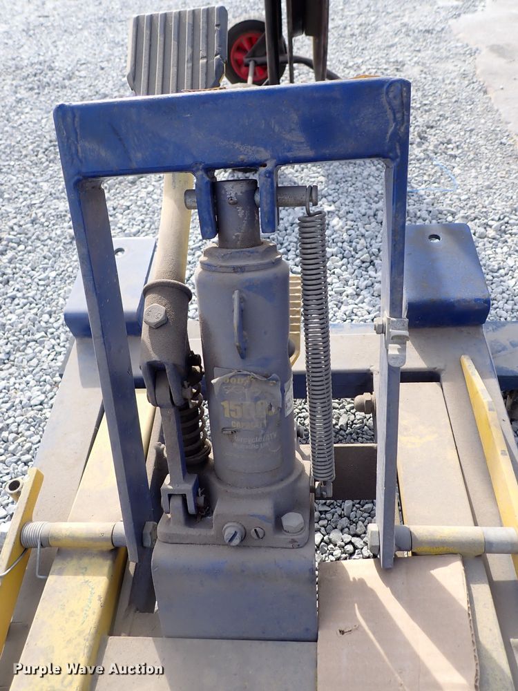 image for item JU9110 Goodyear 35418  motorcycle/ATV lift