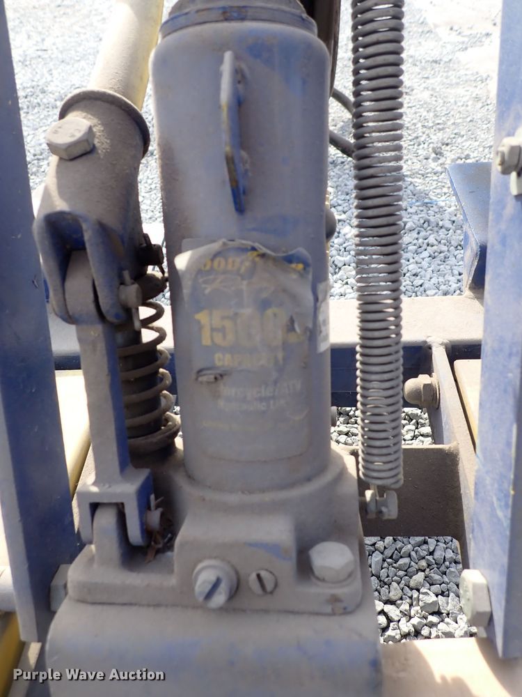 image for item JU9110 Goodyear 35418  motorcycle/ATV lift