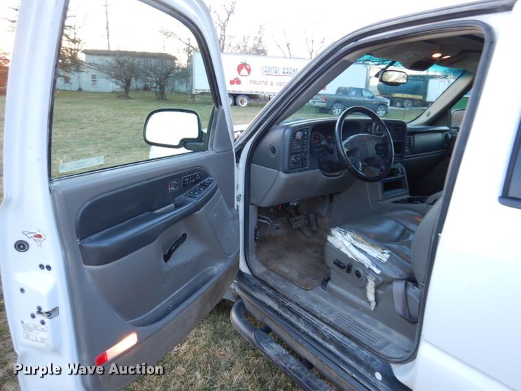 image for item KH9097 2003 Chevrolet Tahoe  SUV