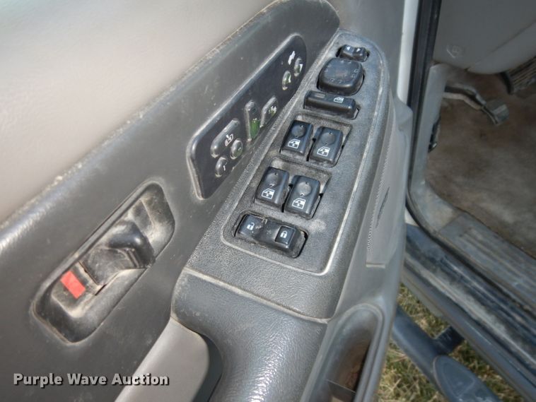 image for item KH9097 2003 Chevrolet Tahoe  SUV