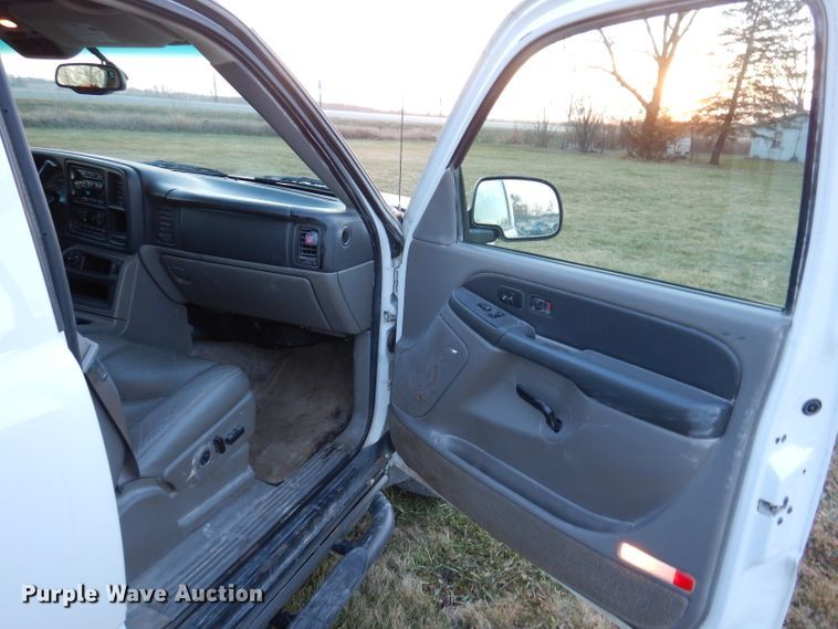 image for item KH9097 2003 Chevrolet Tahoe  SUV