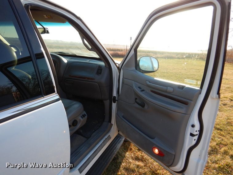 image for item KH9099 1998 Lincoln Navigator  SUV