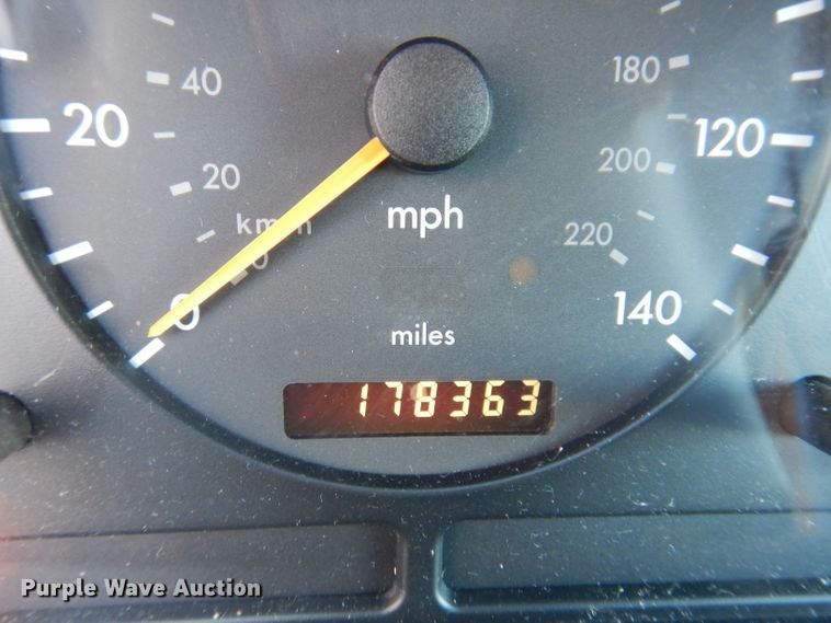 image for item KH9109 2000 Mercedes Benz ML430  SUV