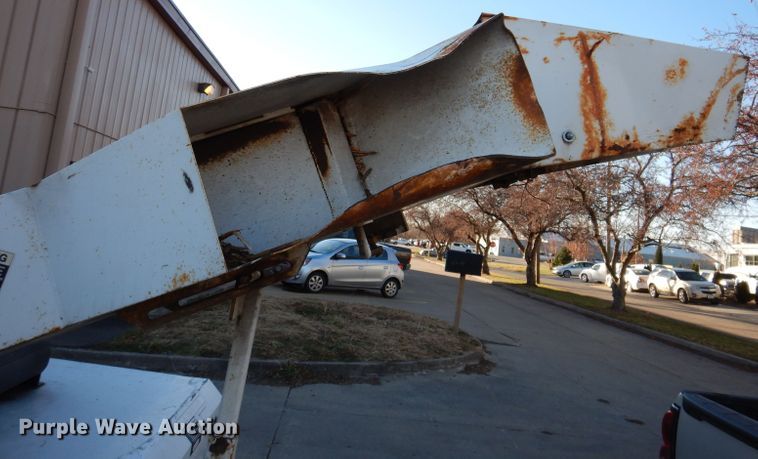 image for item KH9113 2004 Wood Chuck Chipper 12A  wood chipper