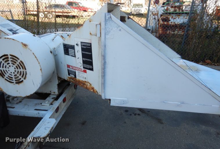image for item KH9113 2004 Wood Chuck Chipper 12A  wood chipper