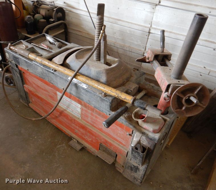 image for item KH9139 Tire handling equipment