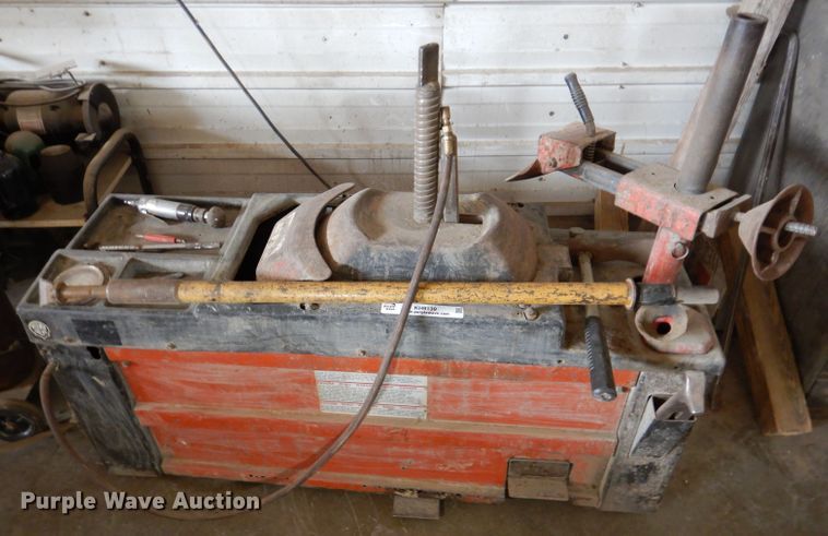 image for item KH9139 Tire handling equipment