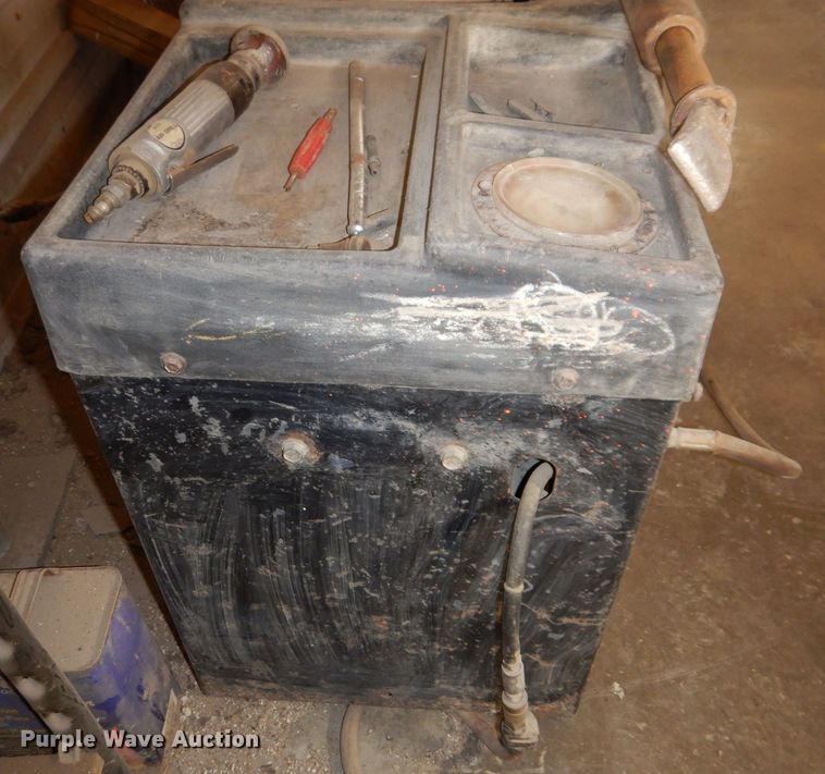 image for item KH9139 Tire handling equipment