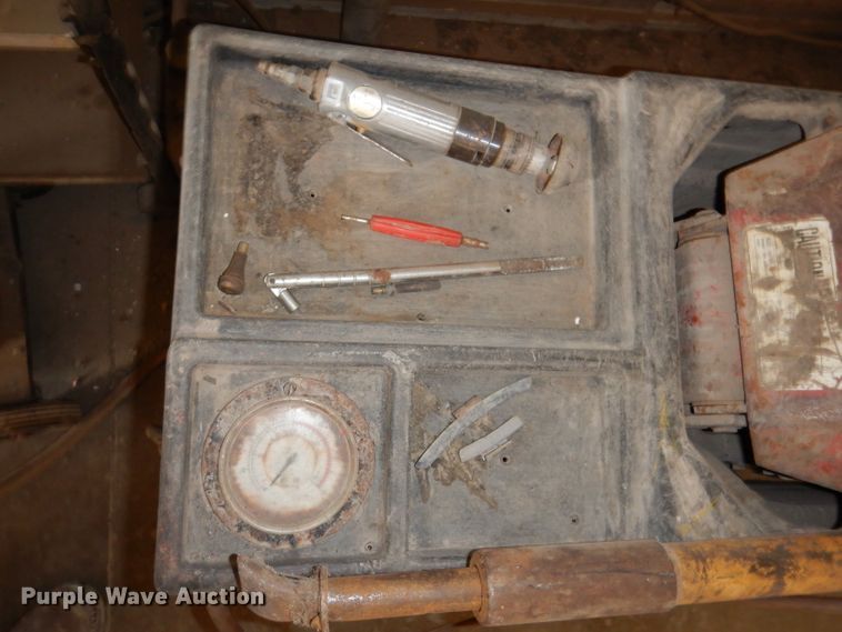 image for item KH9139 Tire handling equipment