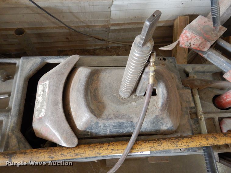 image for item KH9139 Tire handling equipment