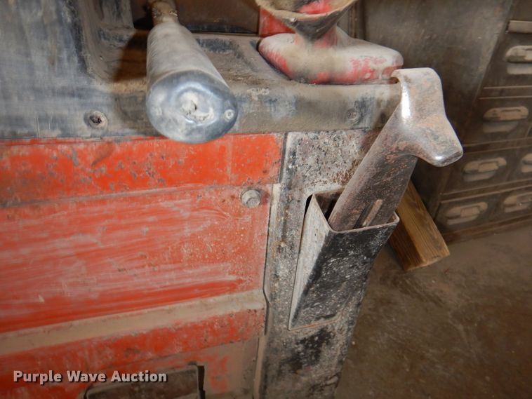 image for item KH9139 Tire handling equipment