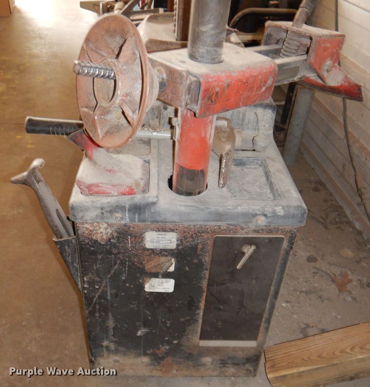 image for item KH9139 Tire handling equipment