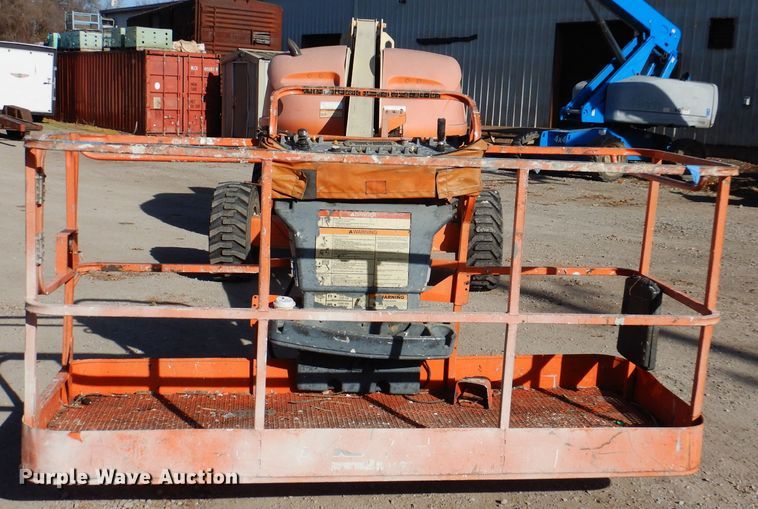 image for item KH9143 2005 JLG 400S  boom lift