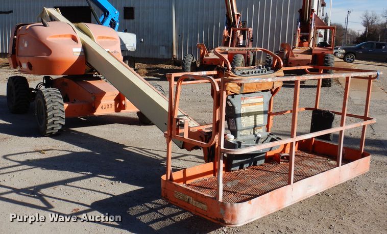 image for item KH9143 2005 JLG 400S  boom lift