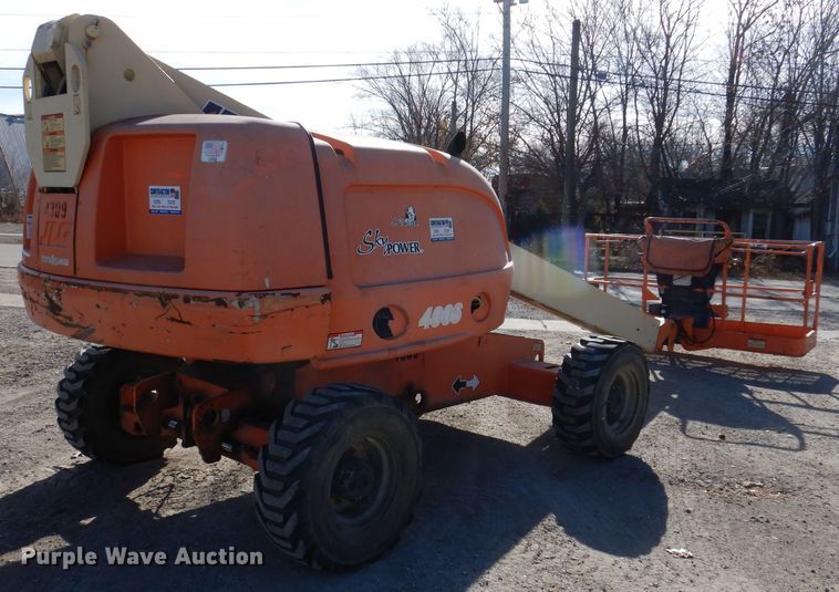 image for item KH9143 2005 JLG 400S  boom lift