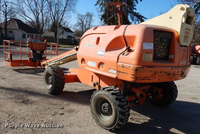 image for item KH9143 2005 JLG 400S  boom lift