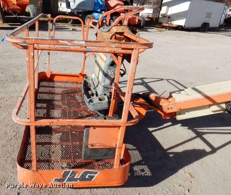 image for item KH9143 2005 JLG 400S  boom lift