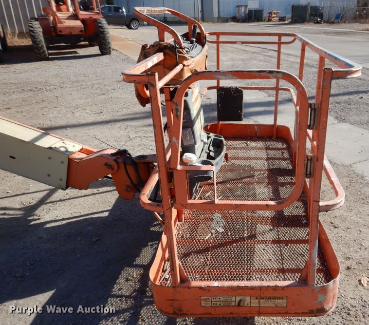 image for item KH9143 2005 JLG 400S  boom lift