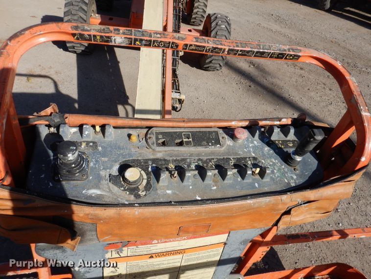 image for item KH9143 2005 JLG 400S  boom lift