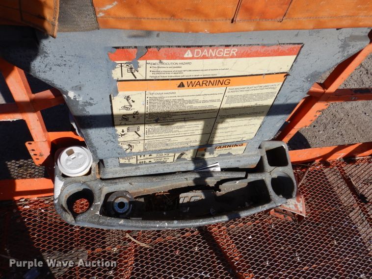 image for item KH9143 2005 JLG 400S  boom lift