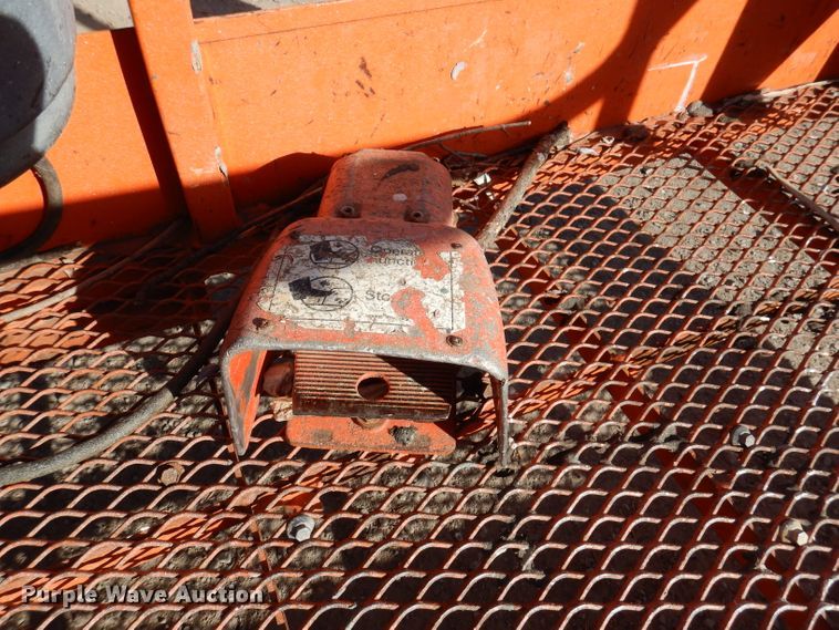 image for item KH9143 2005 JLG 400S  boom lift
