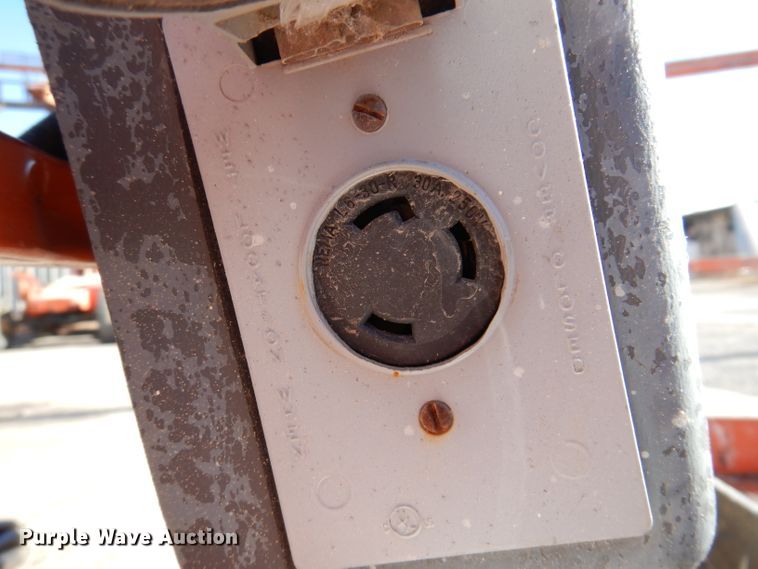 image for item KH9143 2005 JLG 400S  boom lift