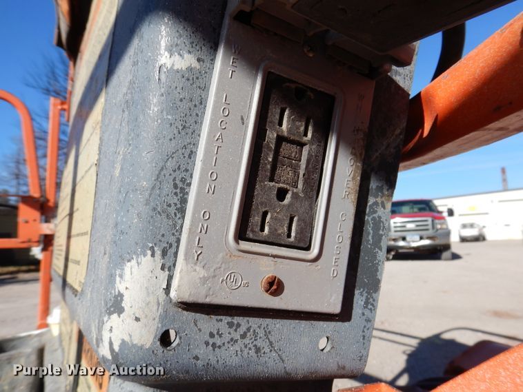 image for item KH9143 2005 JLG 400S  boom lift