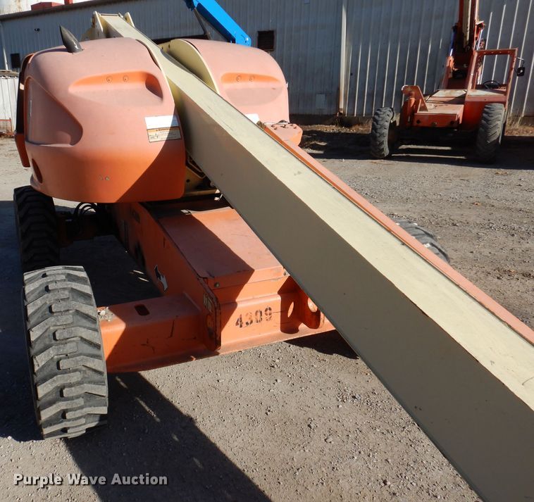 image for item KH9143 2005 JLG 400S  boom lift