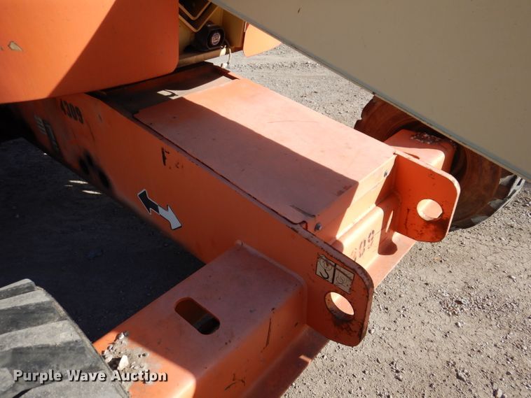 image for item KH9143 2005 JLG 400S  boom lift