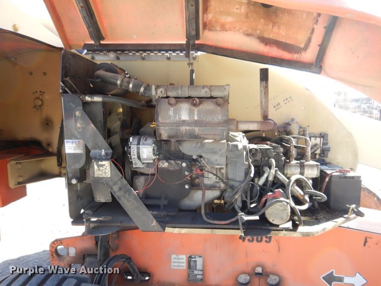 image for item KH9143 2005 JLG 400S  boom lift