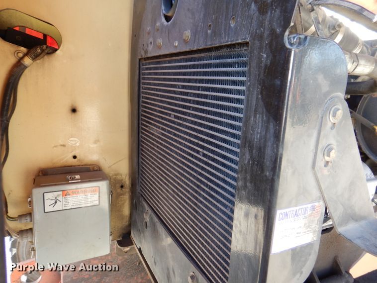 image for item KH9143 2005 JLG 400S  boom lift